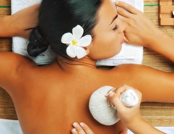 A lady is having an Ayurvedic Massage massage in Clout Twelve Spa in London